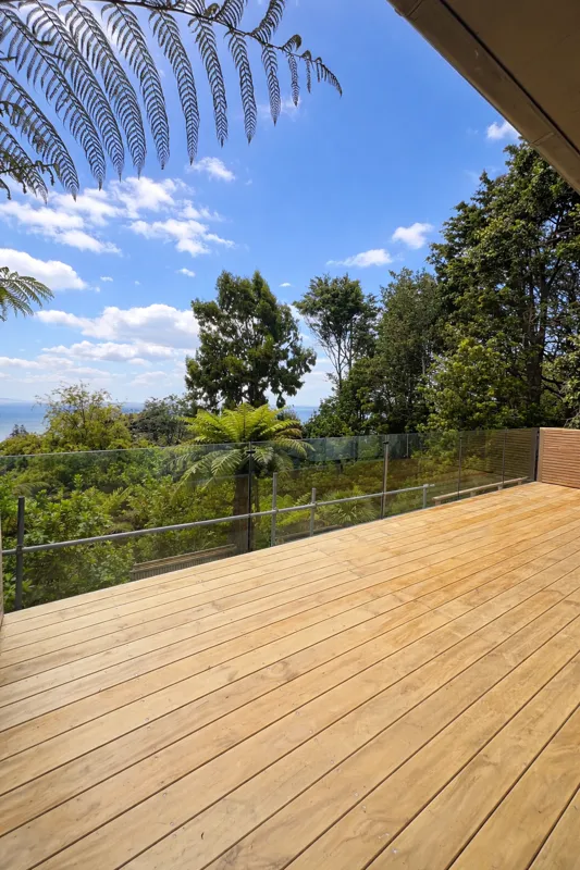 Deck balustrade by TK Glass NZ